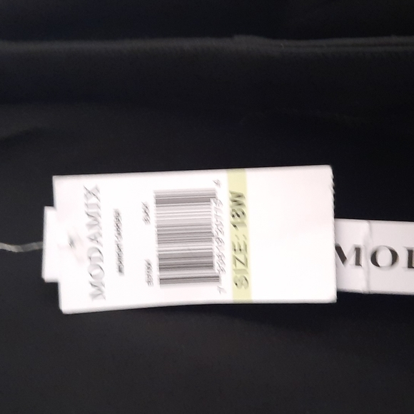 Modamix black pencil skirt size 18W. Cute zipper detail in back NWT - Picture 5 of 5